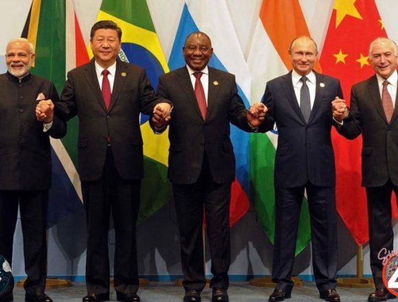 La XVIII Cumbre de los BRICS y el 65 aniversario del Movimiento de Países No Alineados marcan el giro del Sur Global hacia un orden multipolar. Análisis de las propuestas y los desafíos.