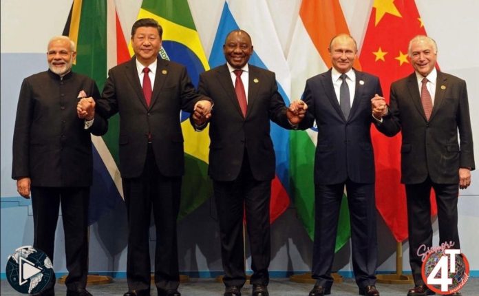 La XVIII Cumbre de los BRICS y el 65 aniversario del Movimiento de Países No Alineados marcan el giro del Sur Global hacia un orden multipolar. Análisis de las propuestas y los desafíos.