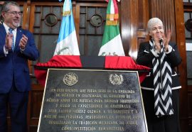 México y Guatemala rinden homenaje a los exiliados de 1954 en la antigua sede de la Embajada mexicana